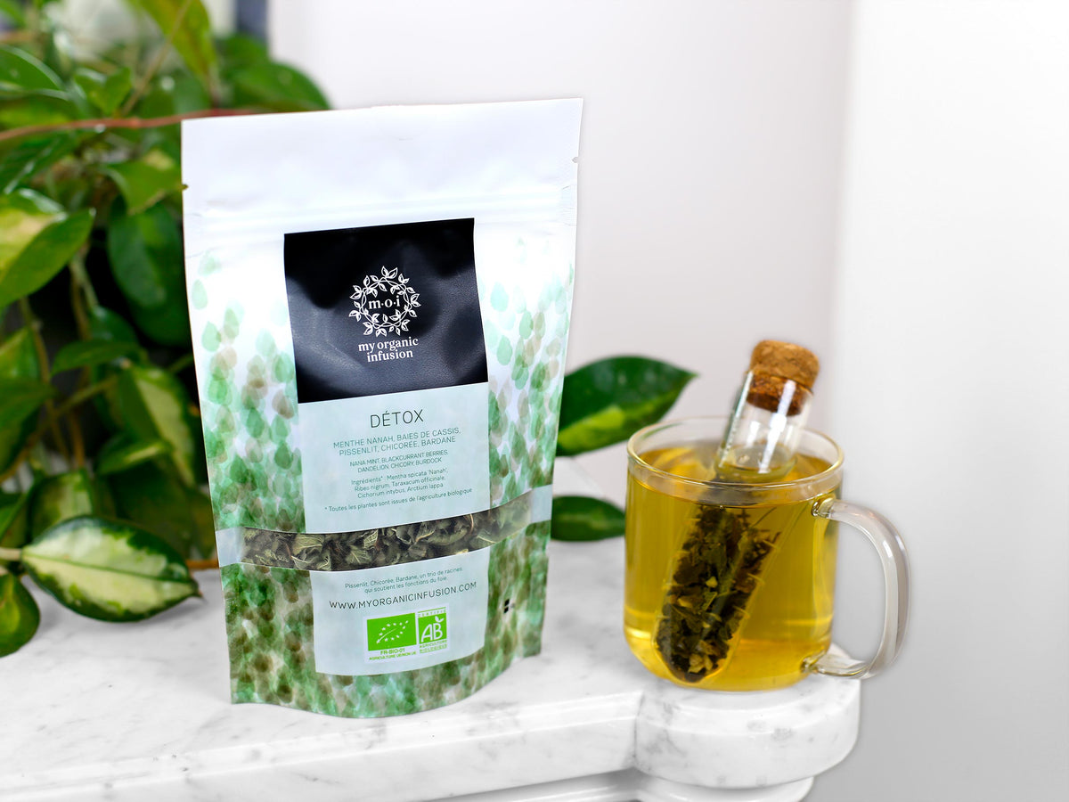 Infuseur en verre Ycare présenté en situation d’utilisation